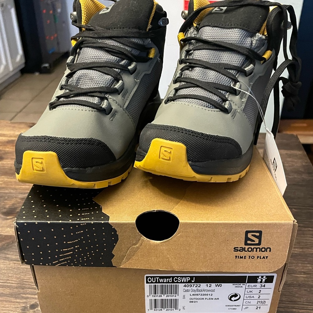 Salomon Kids Outward Yellow Black Waterproof Hiking Ankle Boots - Kids | Size: 2